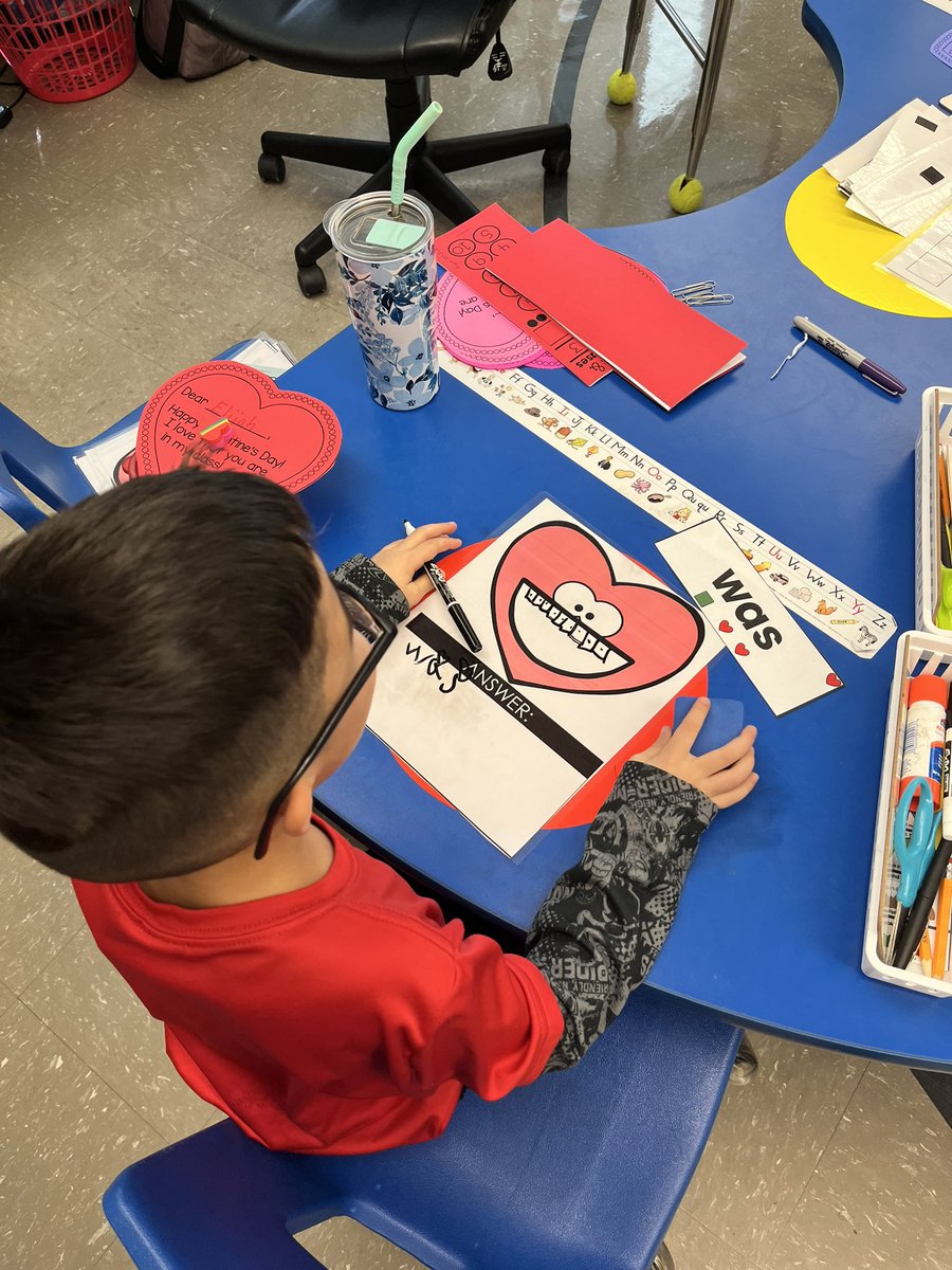 MrsHerrera_WCB's tweet photo. Having fun on Valentine’s Day practicing our ❤️ words with our Toothy Mats! @MrsAOlson #mrswinterbliss #wcbpride #oneschoolmanystories https://t.co/JvkGITK3Wy