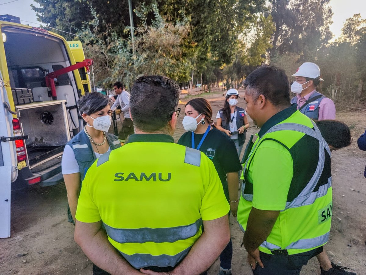 Samumetropolita's tweet image. #SAMU131🚑En el contexto de la emergencia por #IncendiosForestales, SAMU Metropolitano, a través de su Depto Gestión de Riesgos, entrega apoyo permanente y atención extra hospitalaria, con la disposición de equipos de salud y vehículo de respuesta rápida en la RM y otras zonas👍
