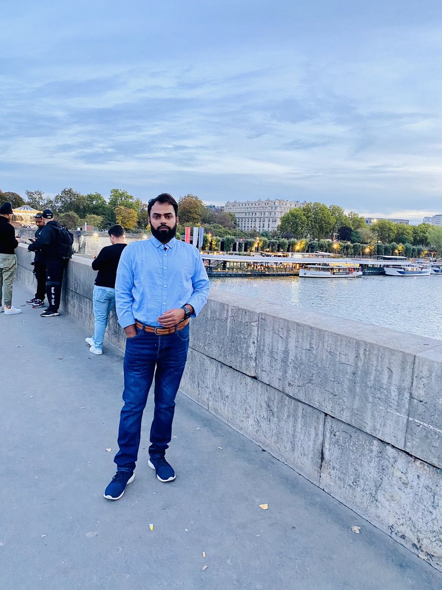 _YASIRFAROOQ's tweet photo. #Paris, France https://t.co/1xKBKGx1q1