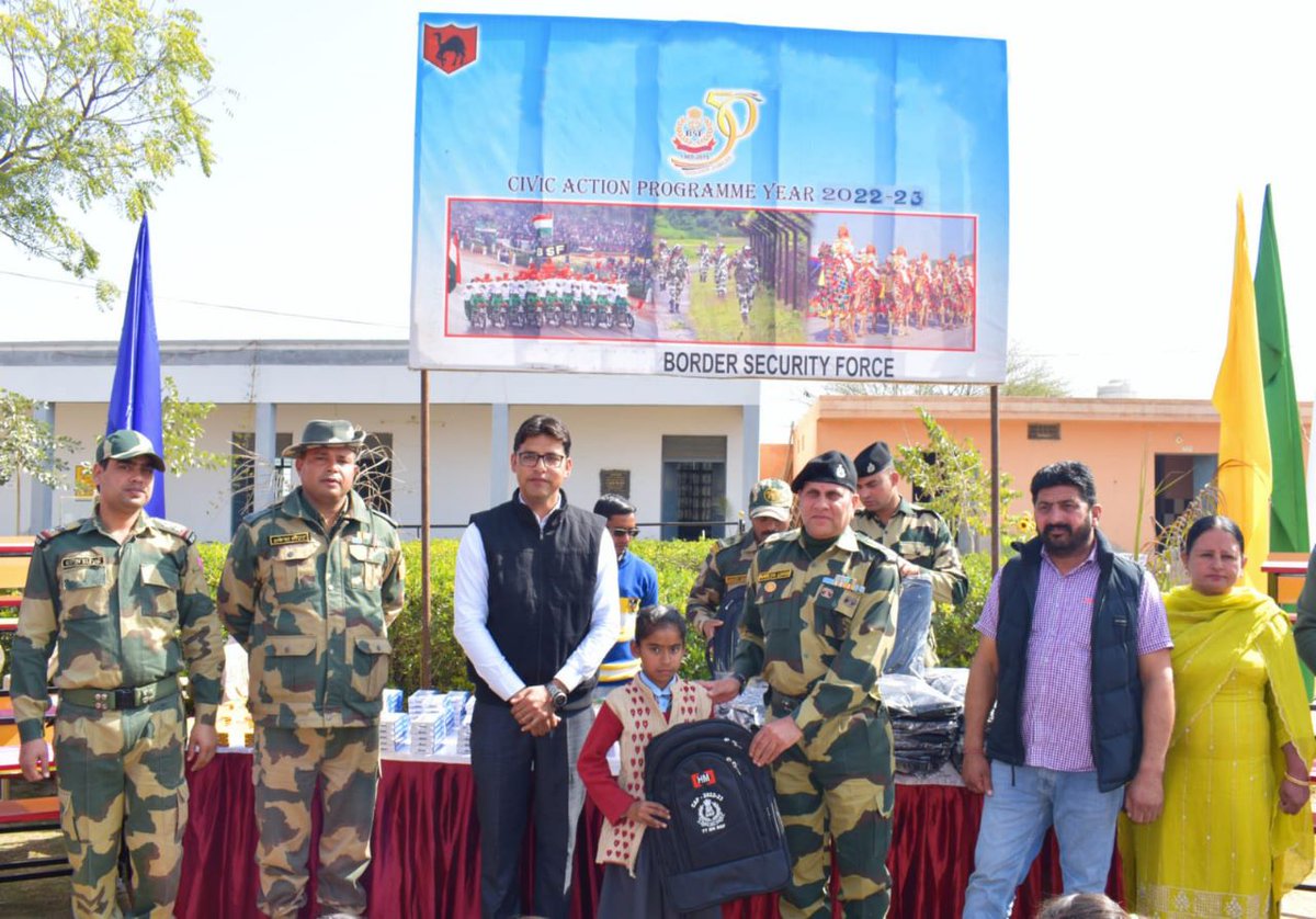 BSF_Rajasthan's tweet photo. #BSF 𝐒𝐫𝐢𝐆𝐚𝐧𝐠𝐚𝐧𝐚𝐠𝐚𝐫 distributed Stationery items, benches &amp; chairs among school children of Govt. Sen. Sec school of Village 240 under 𝐂𝐢𝐯𝐢𝐜 𝐀𝐜𝐭𝐢𝐨𝐧 𝐏𝐫𝐨𝐠𝐫𝐚𝐦𝐦𝐞. The programme was attended by approx 200 school children and teachers.

#FriendsonBorder https://t.co/16OkribFAS