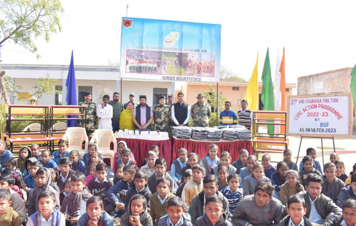 BSF_Rajasthan's tweet photo. #BSF 𝐒𝐫𝐢𝐆𝐚𝐧𝐠𝐚𝐧𝐚𝐠𝐚𝐫 distributed Stationery items, benches &amp; chairs among school children of Govt. Sen. Sec school of Village 240 under 𝐂𝐢𝐯𝐢𝐜 𝐀𝐜𝐭𝐢𝐨𝐧 𝐏𝐫𝐨𝐠𝐫𝐚𝐦𝐦𝐞. The programme was attended by approx 200 school children and teachers.

#FriendsonBorder https://t.co/16OkribFAS