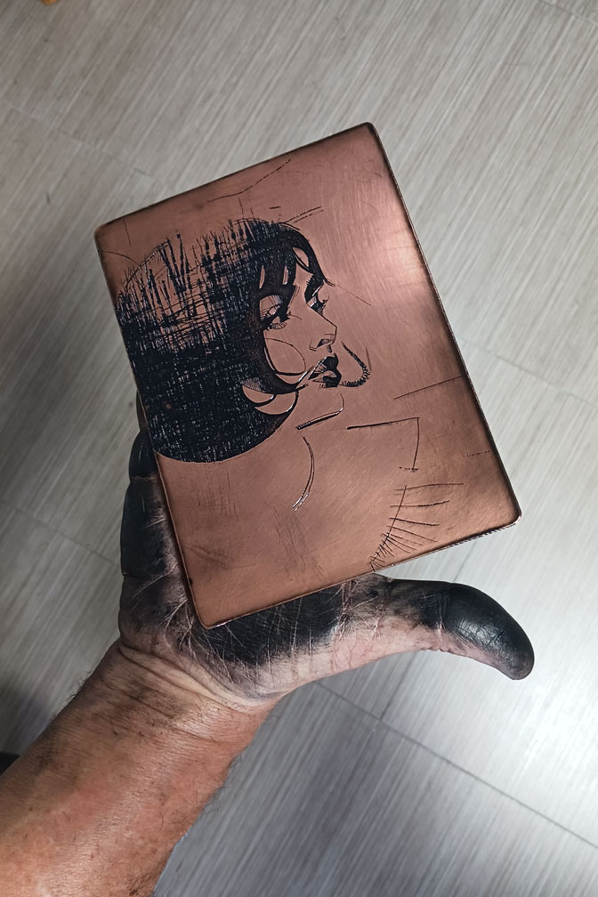 I've been interested in intaglio printmaking for a long time and finally took a workshop. Extremely fulfilling. I  made two editions of this portrait. The editions are both very limited and are available for sale on my web site.
https://t.co/Xrx8VlP3cO 