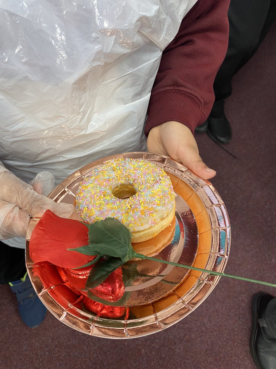 Valentine’s Day at @PercyShurmerAET ❤️ staff were treated to some yummy treats (thanks to our reading ambassadors) whilst all classes had a date with a new book! <a href="/AETloveliteracy/"> AETloveliteracy</a> @AETAcademies <a href="/BurkeMrs/">s. burke</a>