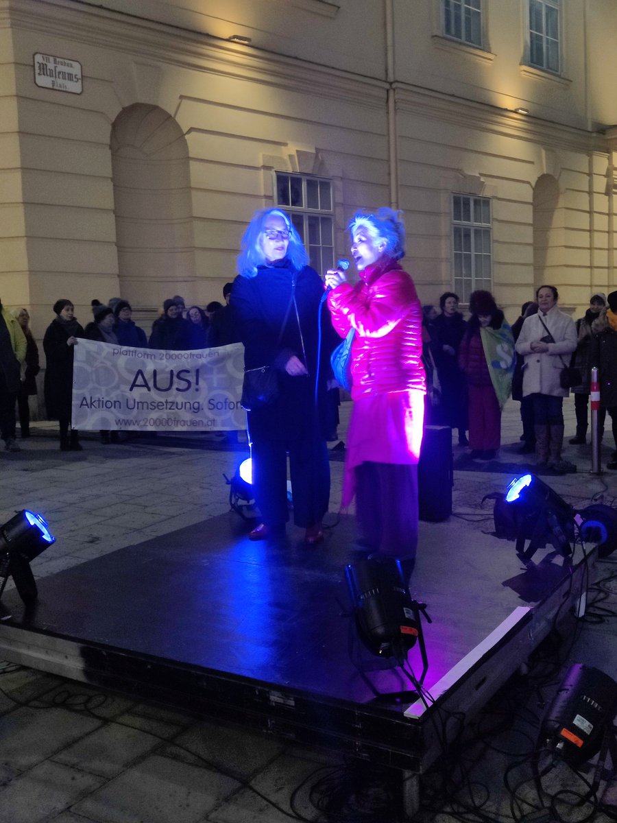 denkwerkstatt's tweet photo. Bei @obr_at am Platz der Menschenrechte. Gegen geschlechtsspezifische Gewalt aufstehen https://t.co/Yf6UGhBZr9