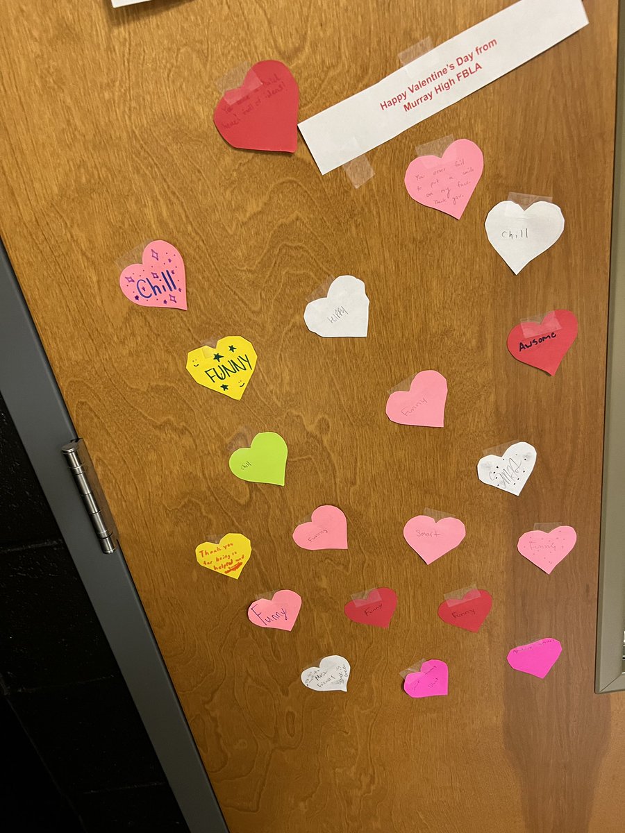 Valentines Day at Murray High!  Big 👊🏻 to Murray High <a href="/FBLA_National/">FBLA National</a> for these kind hearts!  #MurraySchools <a href="/AMcDowell87/">Amy Long McDowell</a>
