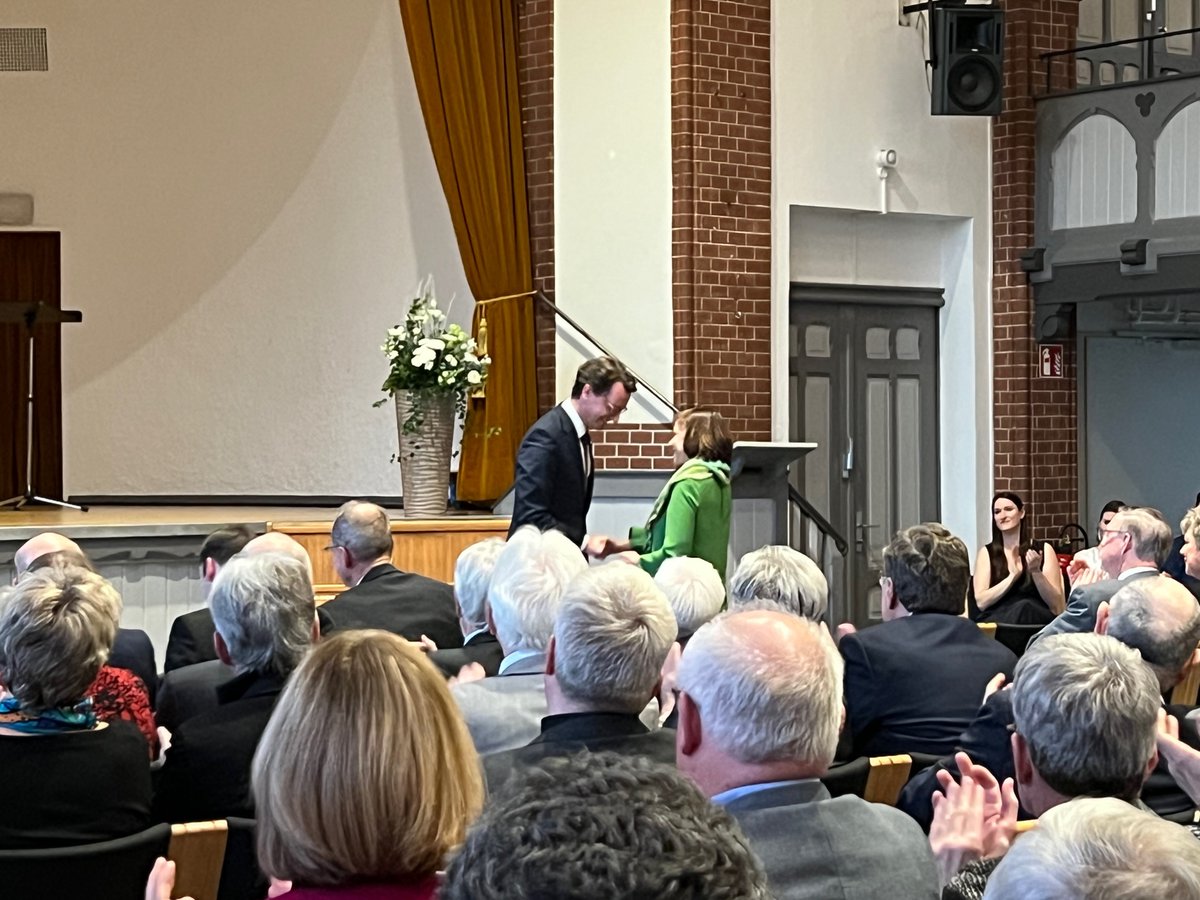 ingolehnick's tweet photo. Ich möchte mir eine #Gesellschaft ohne das Engagement u die Stimme der #Kirchen nicht vorstellen, sagt #NRW-Ministerpräsident @HendrikWuest beim Emfang zum 60. Geb. von Annette Kurschus, Ratsvorsitzende der @EKD u Präses der @ekvw_online #epd_dabei Mehr bei @epd_west u @epd_news https://t.co/CIUKfvSjTC