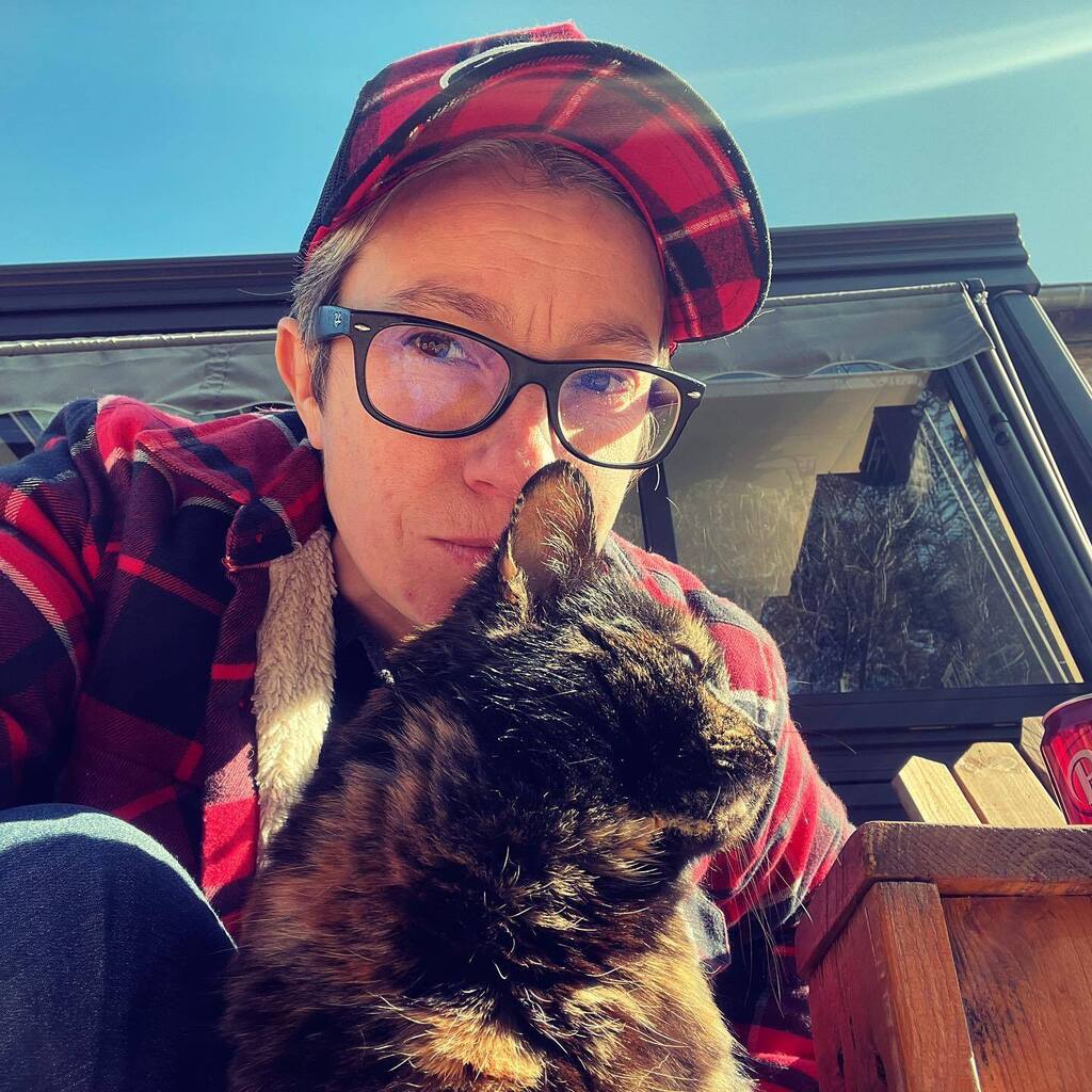 BeeRocks4's tweet photo. Ça devait être un aprem’ « Luna - plaid - Netflix »… c était presque ça ! 🤣🤣🤣 
PS : je crois que Tokyo, le chien de ma voisine, me kiffe ! 😍😍 https://t.co/ef4MRuYpZp https://t.co/dWVCVLUM3b