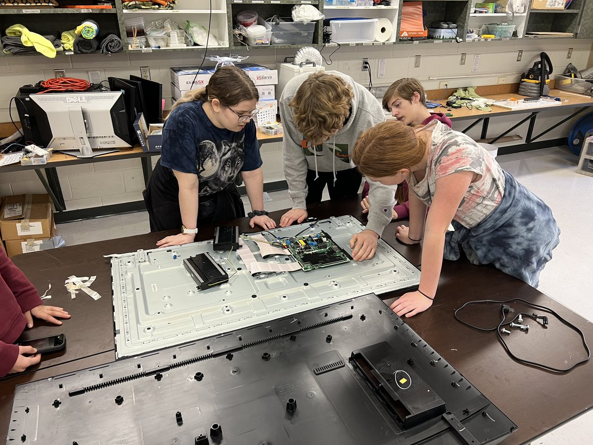 iSTEM Academy tweet media