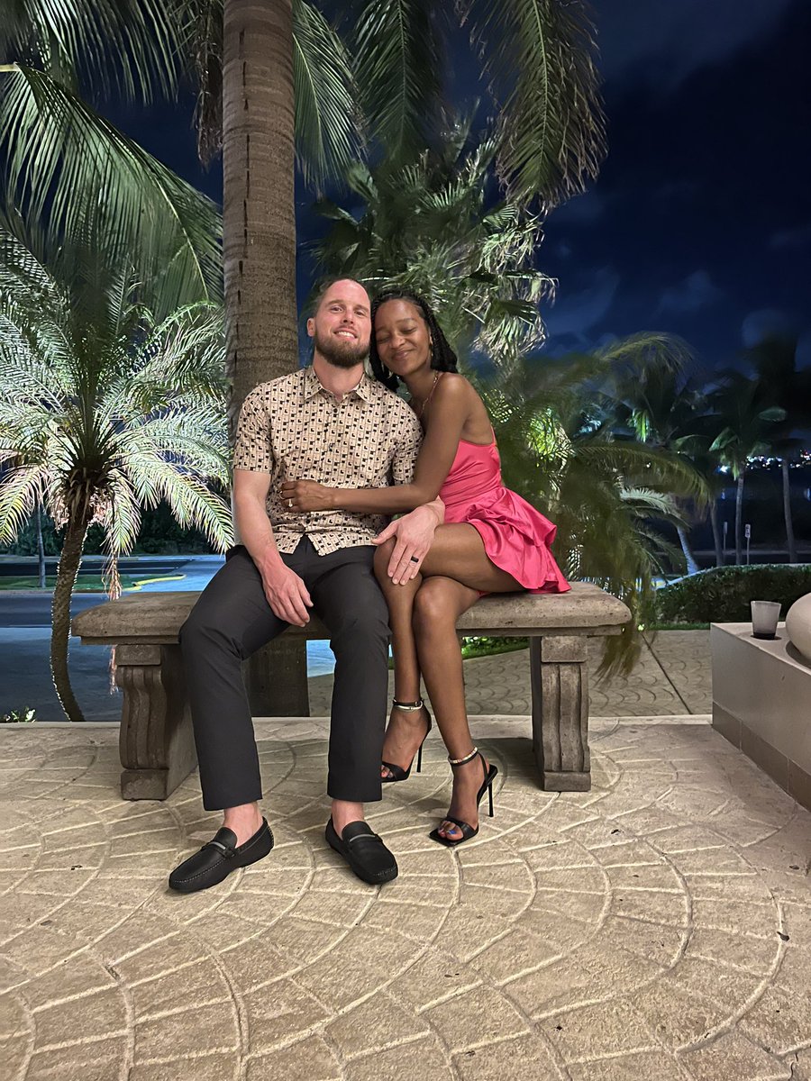 lilMsPetite's tweet photo. Happy Valentine’s Day to my forever Valentine!!! I love you! https://t.co/VwckoksuQR