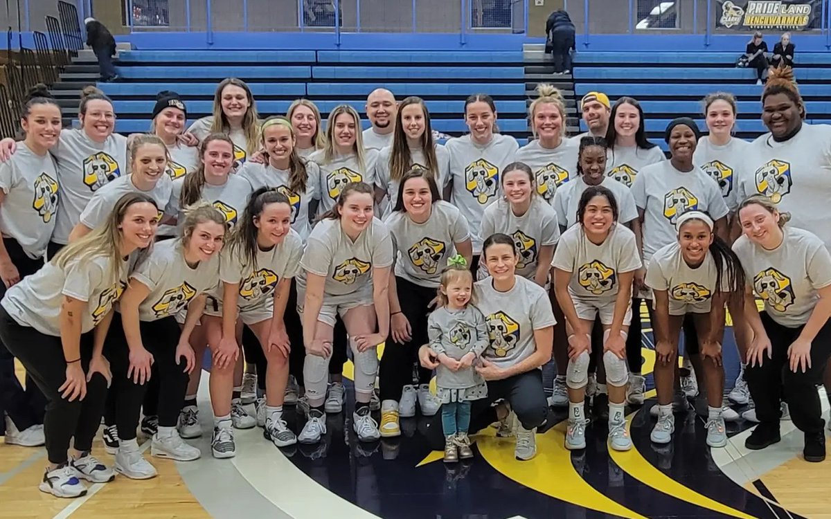 𝑻𝒉𝒆 𝑮.𝑶.𝑨.𝑻.

Coach Boyd earned her 150th career win as a head coach on Saturday against Midamerica Nazarene.

Congratulations Coach Boyd! 👑 
<a href="/boyd_courtney/">Courtney Boyd</a>

#runas1 | 🦁🏀 | #pr1de