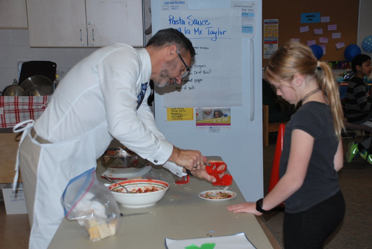 Had a lot of fun learning & cooking yesterday w @MitchellWoodsPS youth & guest cook Mr.Taylor #FoodLiteracy #FoodSkills @ugdsb @RalfMesenbrink @DirectorUGDSB