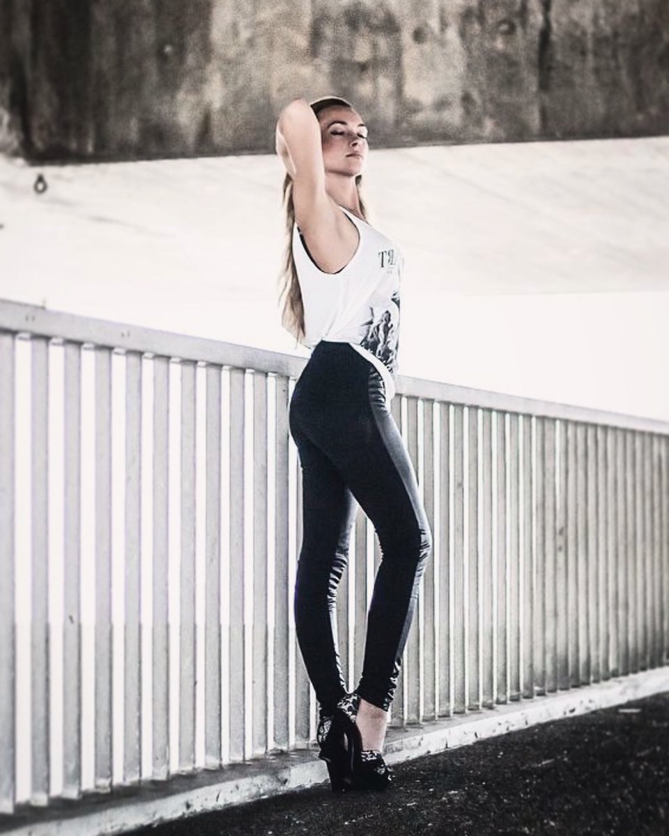 MirellaWiacek's tweet image. Dzisiejszy dzień przypomina nam o sile miłości i o tym , jak ważne jest dzielenie się nią z innymi. Polecam na dziś mój „Skarb”, który napisałam dla wszystkich zakochanych 😍 #happyvalentinesday 💞#mirellawiącek #skarb #lovestory #miłość #LOVESONGS #love #dzienzakochanych