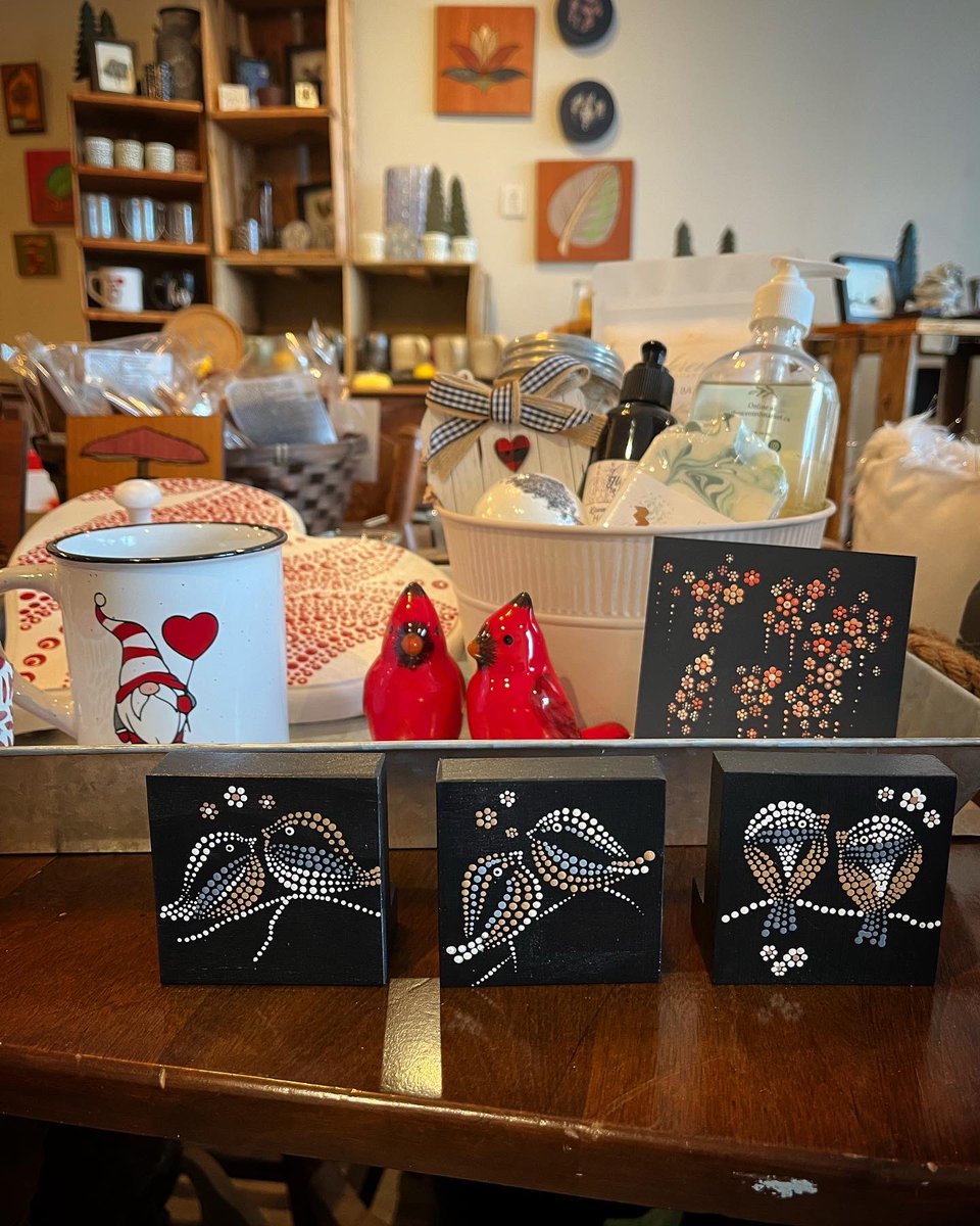 MyCreativeEdge's tweet image. Great gifts for everyone you love this #ValentinesDay Local soaps, pottery, candles, #giftbaskets, coffee, chocolate, home decor and more!