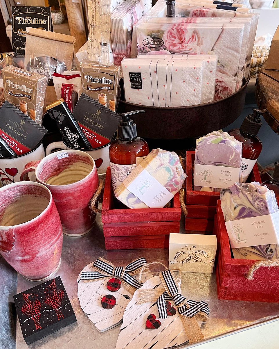 MyCreativeEdge's tweet image. Great gifts for everyone you love this #ValentinesDay Local soaps, pottery, candles, #giftbaskets, coffee, chocolate, home decor and more!