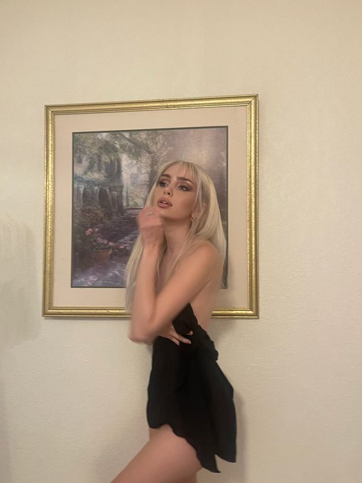 Watch Naomi Woods's leaked NSFW photo on TwXstars