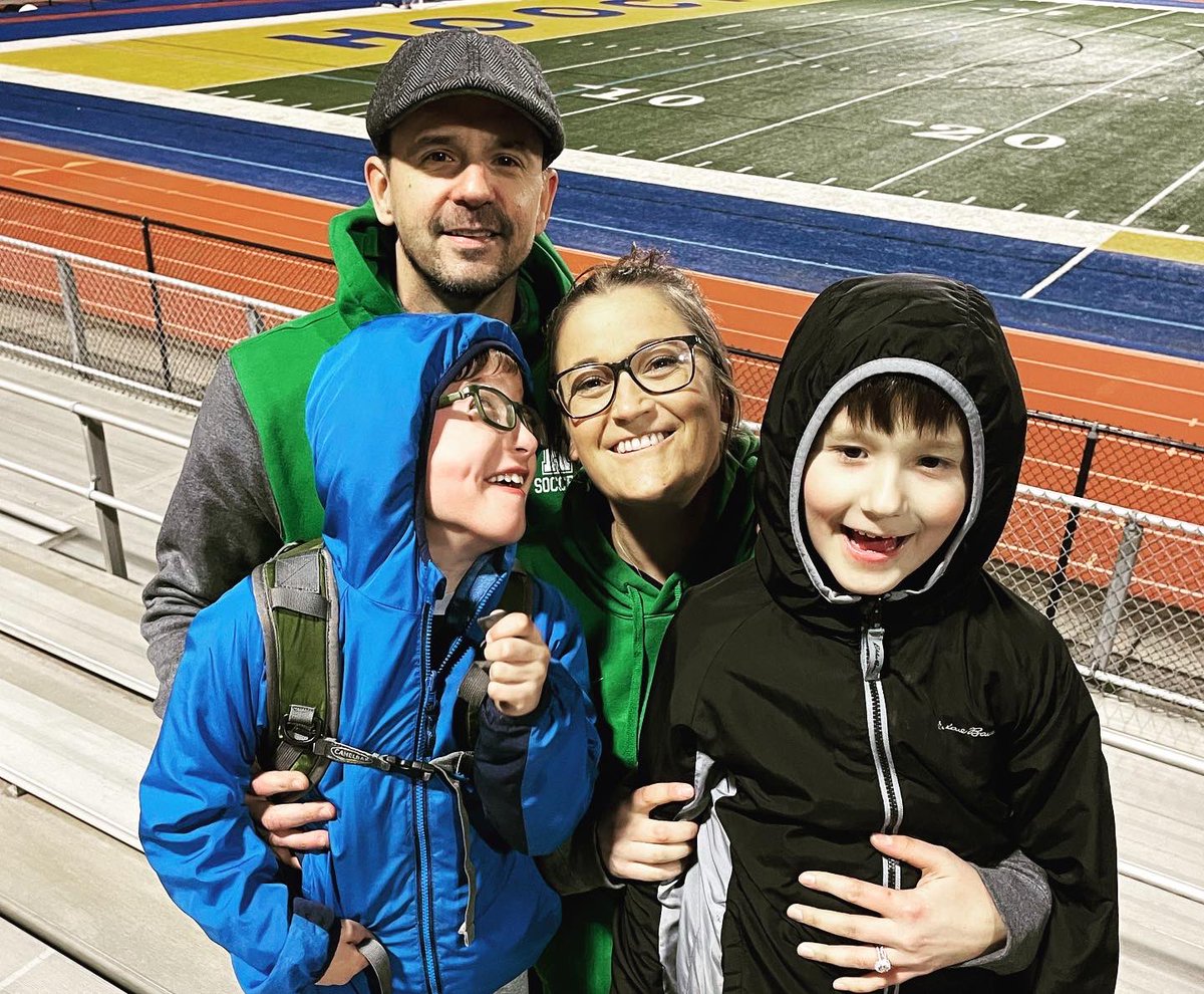 coachdesingRHS's tweet photo. Happy Valentines to my 3 dudes and my sweet girls! I love y’all! https://t.co/WUjZnonLMt