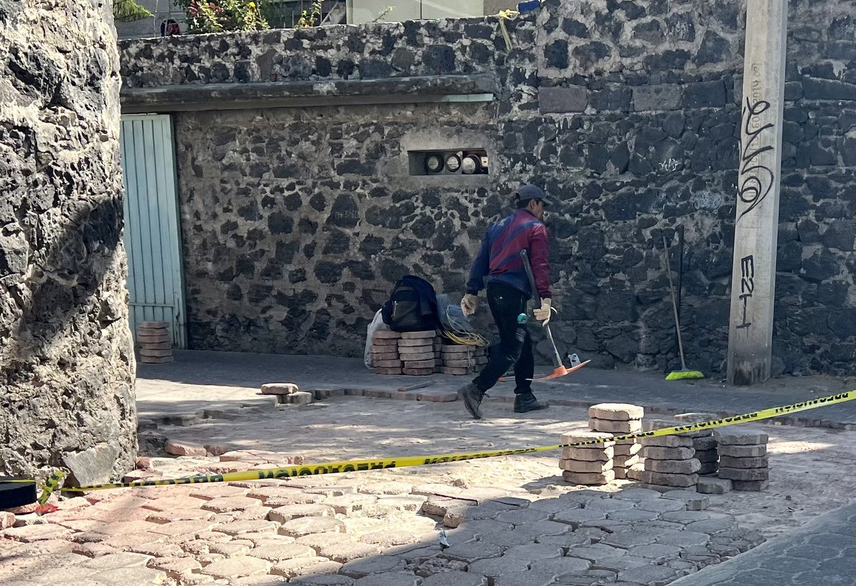 13 días pasaron desde que se hizo esta observación y hoy ya trabajan en el arreglo de la calle. Se agradece a la @Alcaldia_Coy y al alcalde @giogutierrezag que hayan tomado cartas en el asunto. ¡Ojalá que ahora sí quede bien!