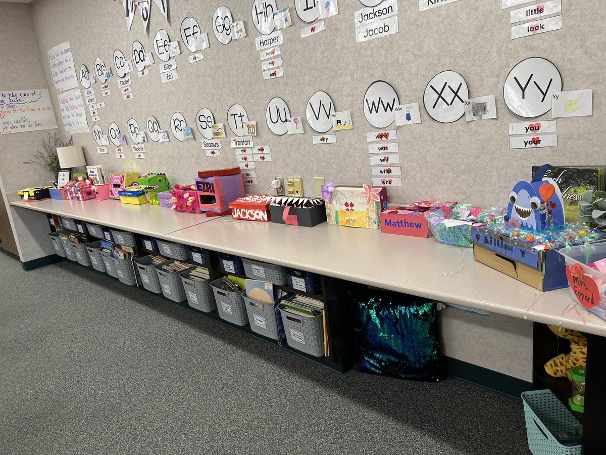 Our Valentine’s Day boxes are full and ready to party this afternoon! 💕