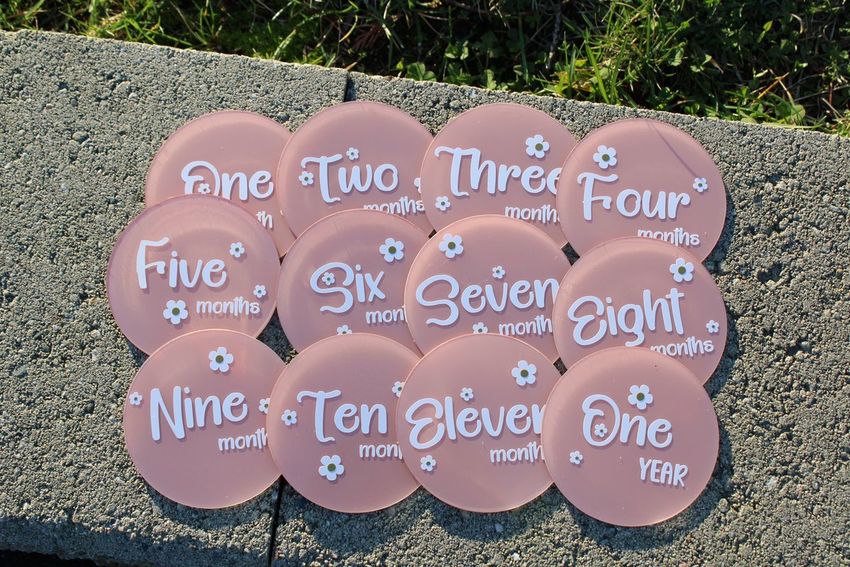 JadieAhYVR's tweet image. The cutest Set of Baby Milestone Cards for the littlest cutest babies on Earth #BabyBlue #acrylicsign #Vancouver #14february