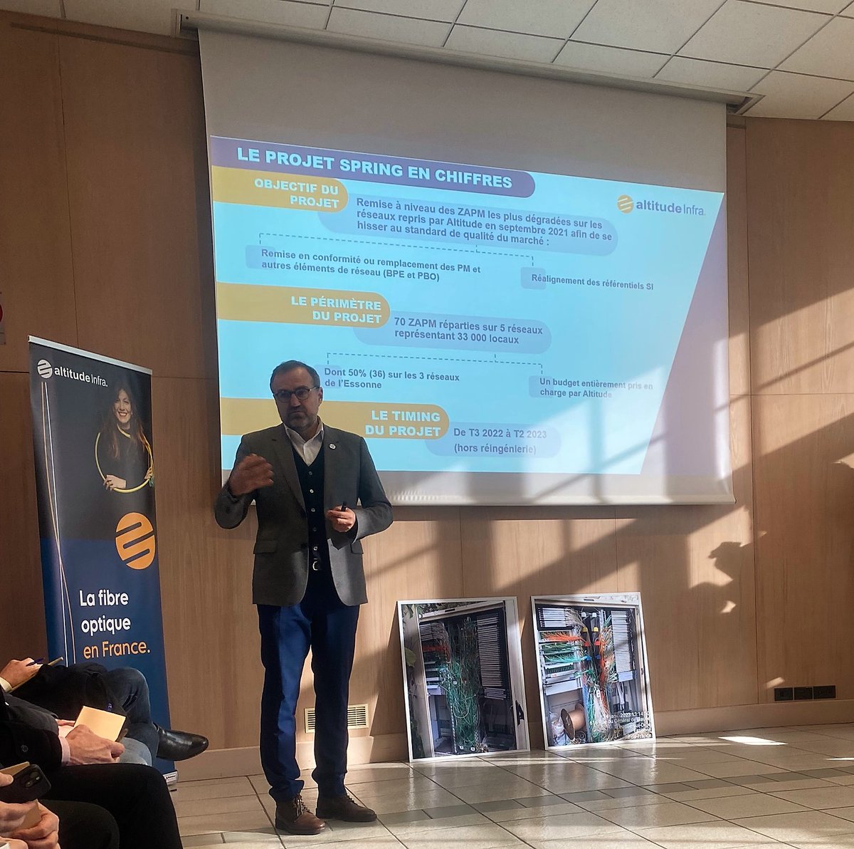 Ce matin dans l'#Essonne avec la Pdte <a href="/Arcep/">Arcep</a>, <a href="/lauredlr/">Laure de La Raudière</a>, le Ministre, <a href="/jnbarrot/">Jean-Noël Barrot</a>, la VP du @sipperec_idf, <a href="/sophierigault/">Sophie Rigault</a> et <a href="/ilham__djehaich/">Ilham Djehaich</a>, DG @altitude_infra pour un point d'étape sur la mise en œuvre des plans de remise en état des réseaux en fibre optique.
#resilience