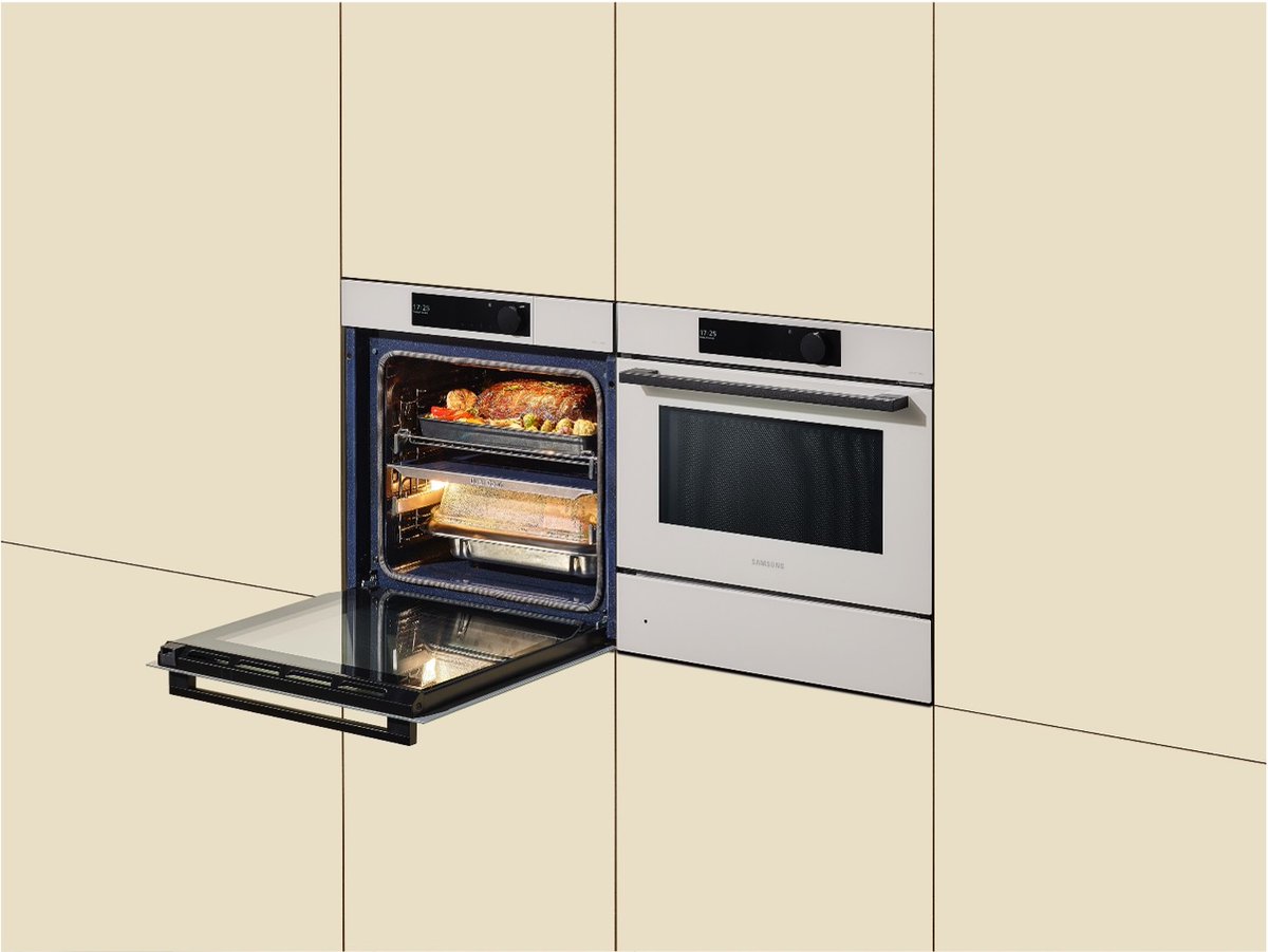 SamsungFR's tweet photo. Deux cavités pour deux fois plus de plaisir ♥️
Faites plaisir à vos papilles en cuisinant plusieurs plats en une seule fois grâce à notre four #DualCookSteam™
En savoir plus : https://t.co/xWQFaW8qq2 https://t.co/ccaa0a0Ecy