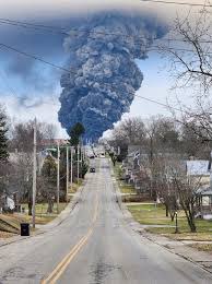 M_PhillSTUD's tweet photo. I can’t stop reading about what’s going down in East Palestine Ohio.. our poor earth man. My heart goes out to the residents getting evacuated in that toxic wasteland and the animals that have to live in it. https://t.co/M9qrb6OFTu