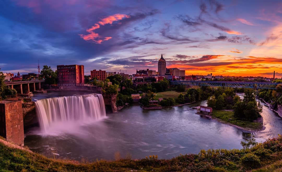 HartzSearch's tweet image. Fall in love💓 with Upstate New York 🗺 this Valentines Day! Rochester General Hospital is seeking a transformational and strategic Medical Executive as their Chief Medical Officer.  Details here 👉 conta.cc/3K68DXq
#CMO #Rochester