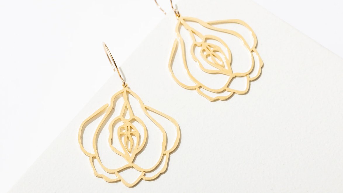 Looking for a last minute gift idea for the one you love, including yourself?! Take a peek at this jewelry from <a href="/Larissaloden/">Larissa Loden</a> that is absolutely beautiful in sooooo many ways #SelfLove #ValentinesDay 🌸 

larissaloden.com/collections/lo…