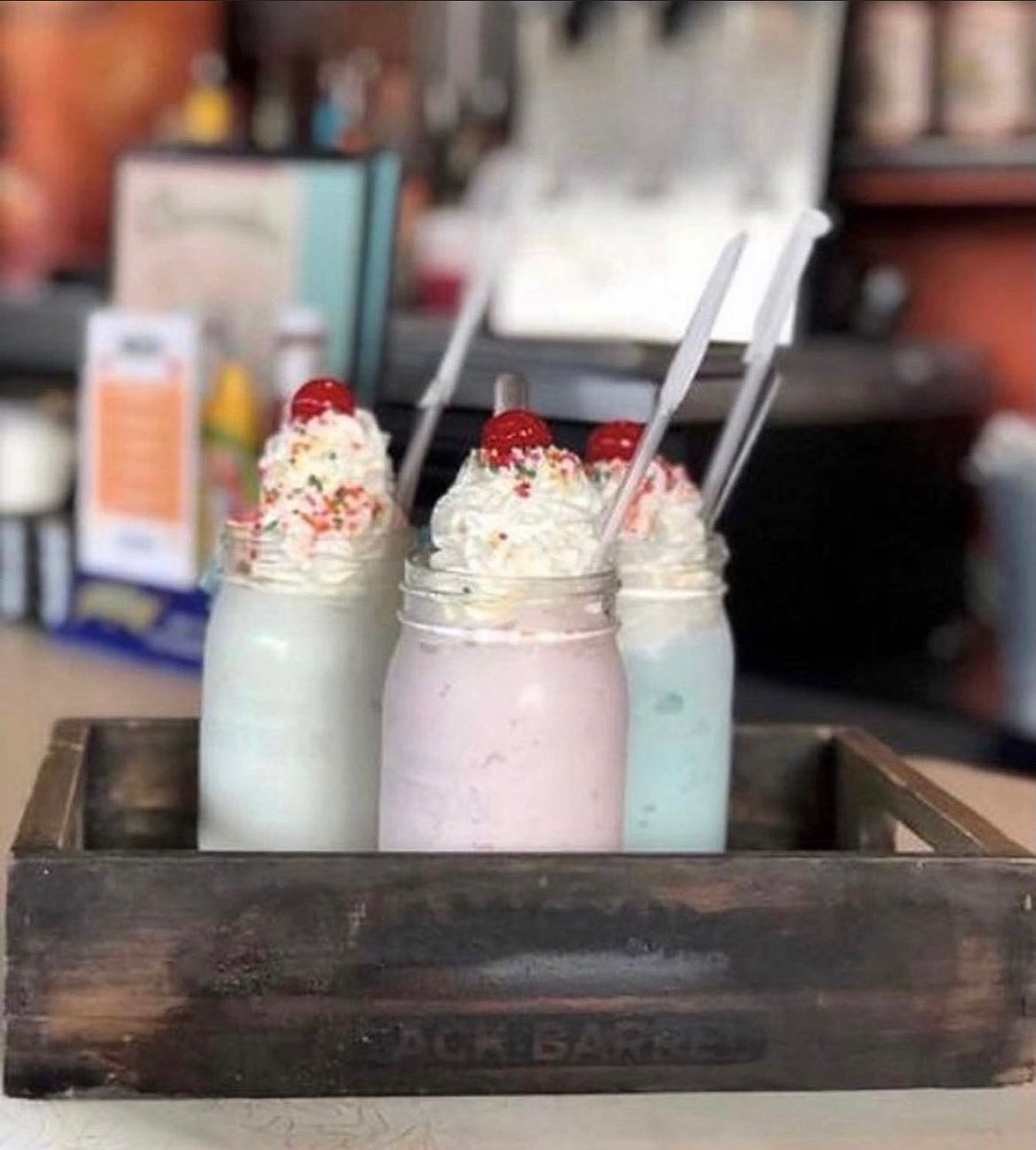 Arcade_Memphis's tweet photo. Make your Valentine’s Day a little sweeter 💕
Breakfast served all day, lunch specials served 11-2, open 7-3 

#ArcadeRestaurant #Memphisfood #Vintage #MemphisTravel #AmericanDiner #oldestcafe #breakfast #food #elvis #eats #foodnetwork #brunch #southmainmemphis #localbusinesses https://t.co/fOVOehpIi3
