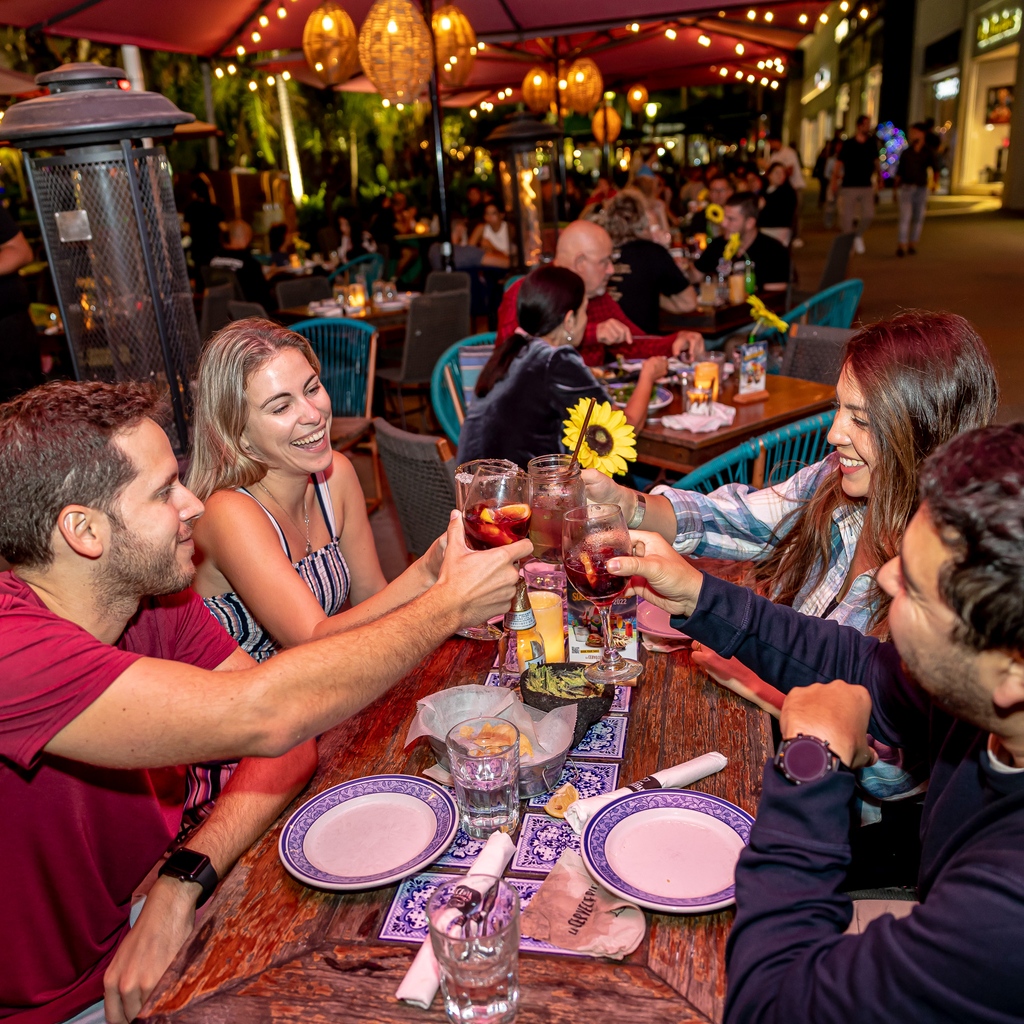 ohmtacoshop's tweet photo. Cheers to love &amp; Friendship! 💕 Join us today to celebrate with the best #MexicanFood &amp; Drinks! 🇲🇽 
(Special Valentine's Day menu available only for today) https://t.co/MAdY13VvPC