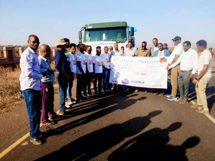 DubaMalicha's tweet photo. Dr. Tadesse Kena Amentie (Ph.D)
Ambo University President, safely arrived Borena to assist drought striking community.

Humanity, charity, love and we have no words to express Ambo community. 
Galatooma!! https://t.co/dNtOkOgUpH