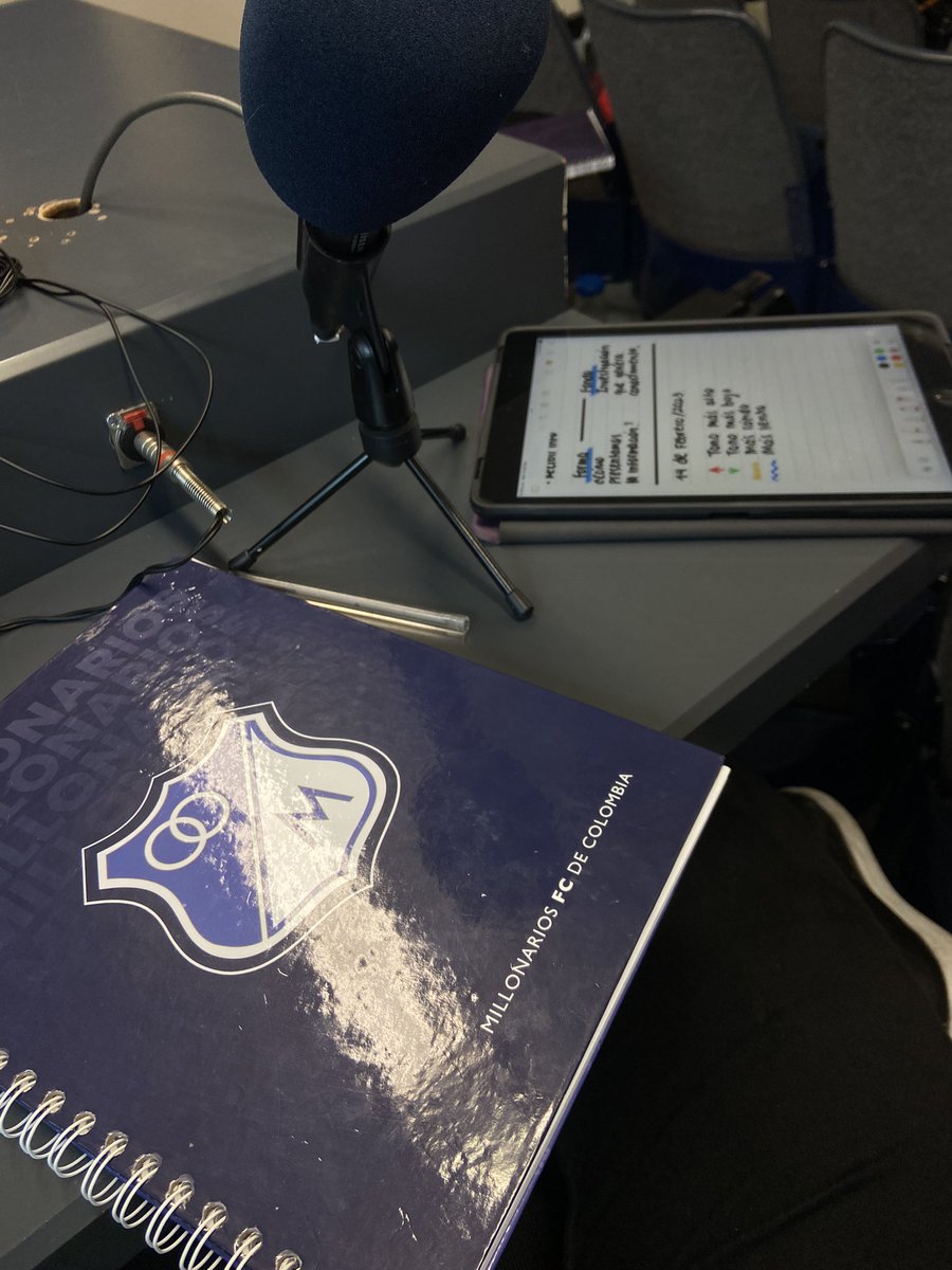 nikodelporti10's tweet photo. Mi cuaderno / El de los demás 
💙👀 https://t.co/KqNwraiIZM