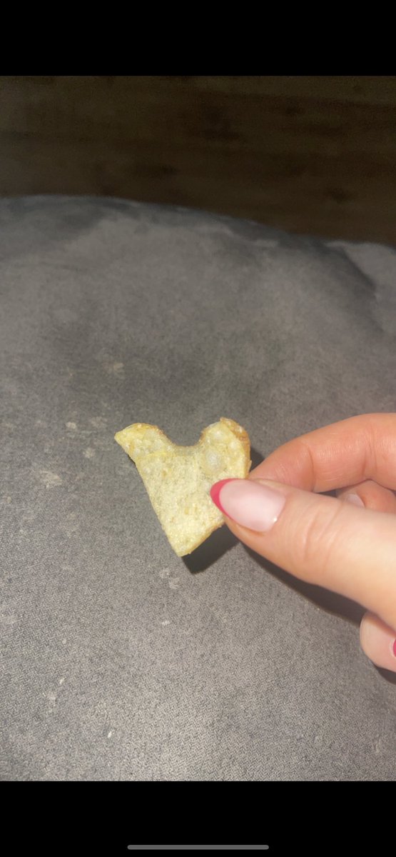 saskiachambers1's tweet photo. @walkers_crisps #lovefromwalkers https://t.co/iVKIGMfSuq
