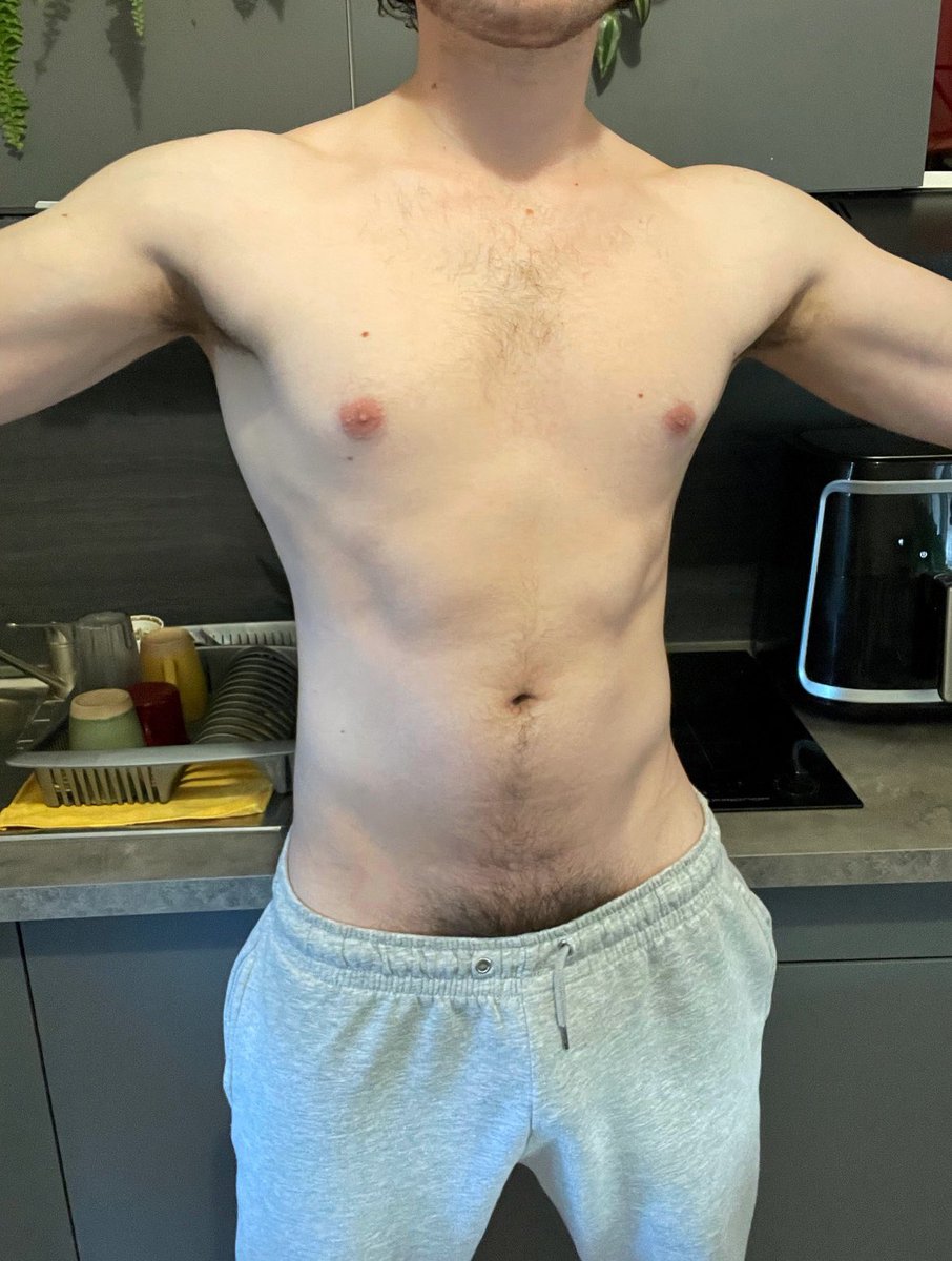 Rt et je t’envoie la photo avec ma grosse bite a l’air 🍆