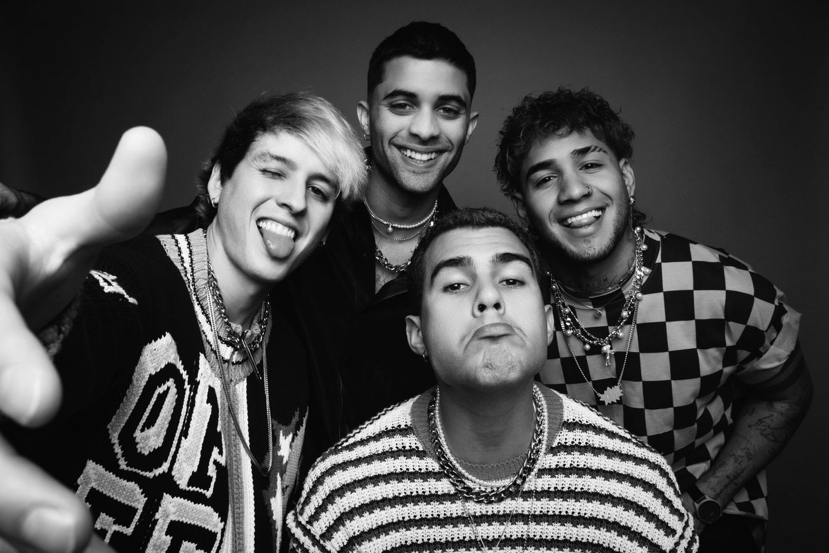 CNCOmusic's tweet photo. Happy Valentine’s day. 💘 https://t.co/n7ceCfPEaS