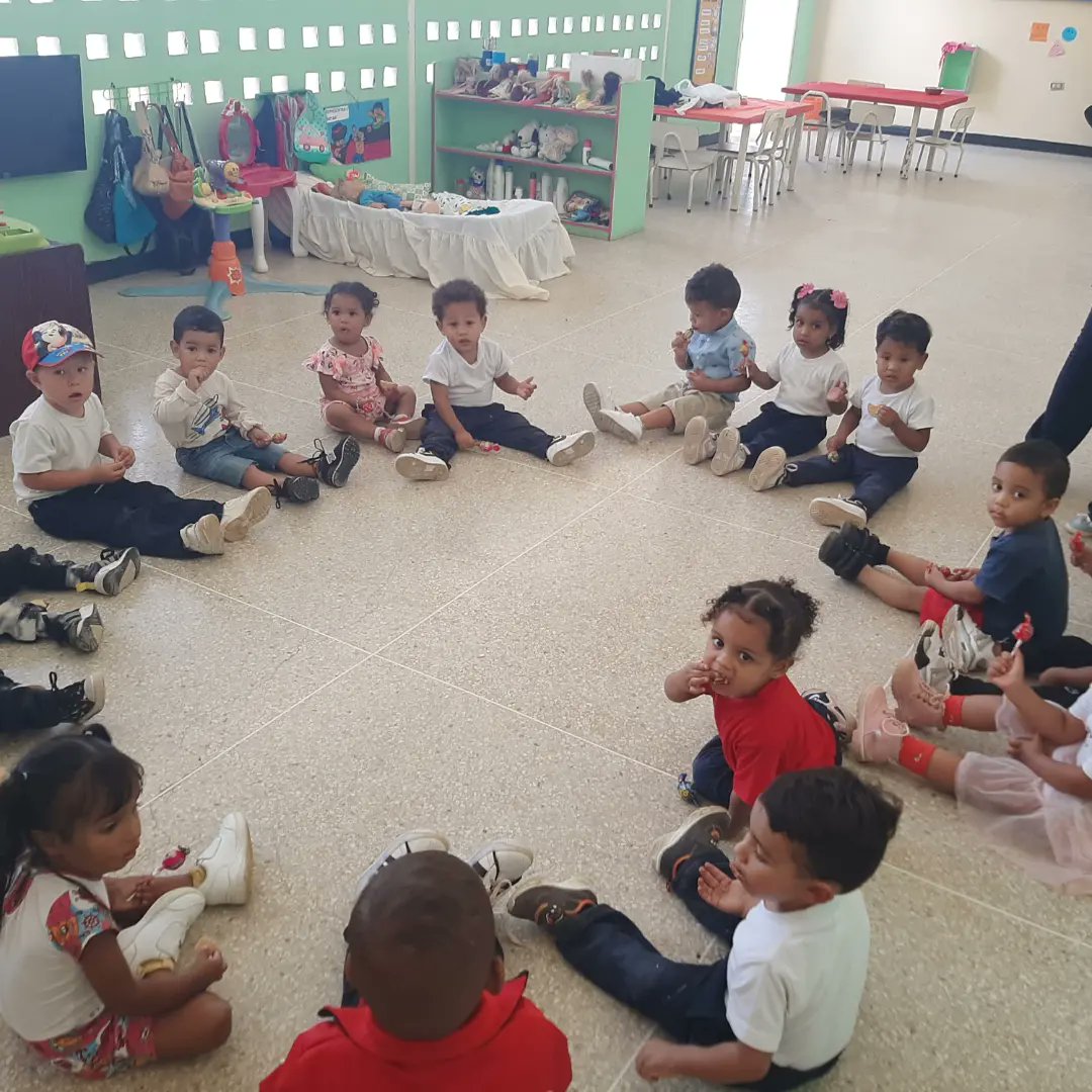 CEISNINOFELIZ's tweet photo. Compartir de dulces por el Día del Amor y la Amistad con los niños y niñas de Simoncito Comunitario 
@NicolasMaduro
@MPPEDUCACION
@_LaAvanzadora
@SenifaOficial
@senifalcon
@Falcon_Educa
@MarelysCastroR
@GobVictorClark https://t.co/IqfWxnPPYo