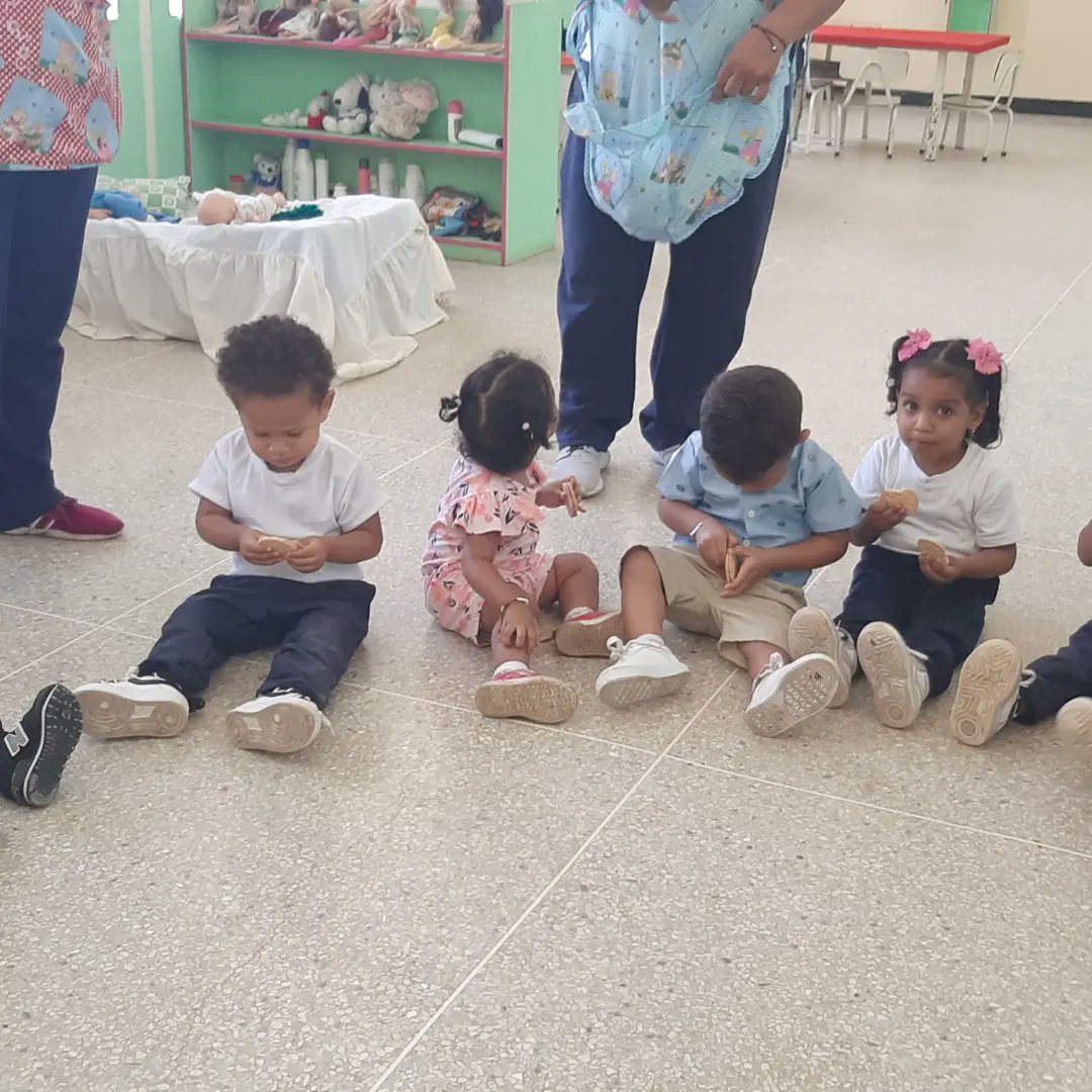 CEISNINOFELIZ's tweet photo. Compartir de dulces por el Día del Amor y la Amistad con los niños y niñas de Simoncito Comunitario 
@NicolasMaduro
@MPPEDUCACION
@_LaAvanzadora
@SenifaOficial
@senifalcon
@Falcon_Educa
@MarelysCastroR
@GobVictorClark https://t.co/IqfWxnPPYo