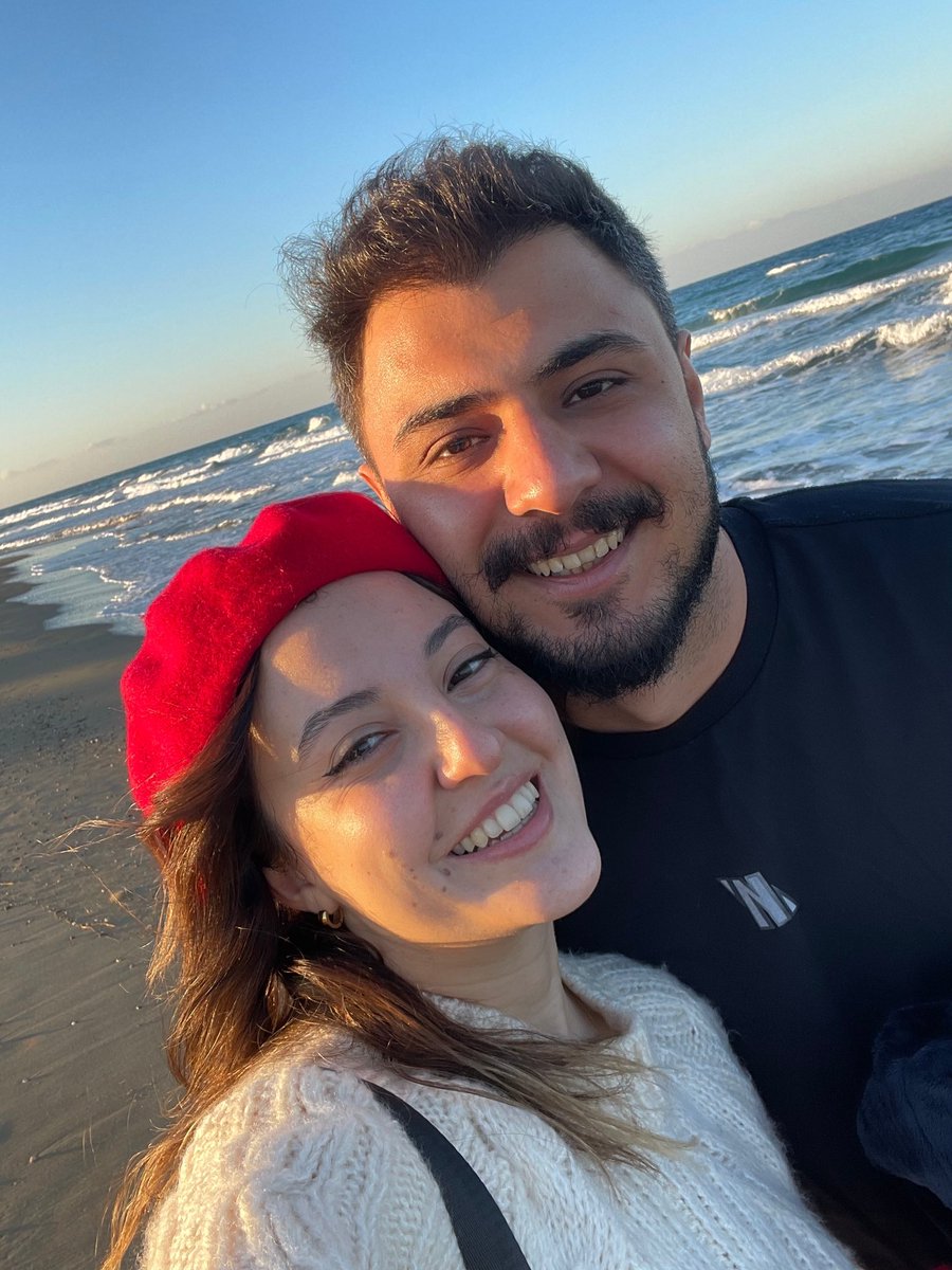 Sevgililer günün kutlu olsun meleğim. Üzülüyordun kutlayamayacağız nöbetçisin diye. Bak bana nasip oldu bugün nöbet tutmak. O güzel kalbin,hastalarına daha iyi nasıl yardım edeceğin anksiyetelerin.Burda olsan daha neler yapmak isterdim senin için biliyor musun.Biliyorsun meleğim.