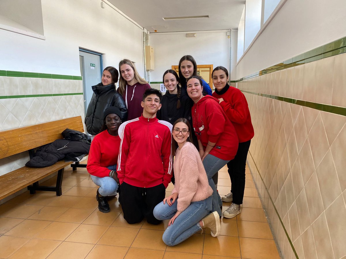 EEP_PEspinosa's tweet photo. Gracias a nuestros ayudantes de 1ºBachillerato y al alumnado mediador por la elaboración de los diferentes productos de San Valentín y su entrega durante la mañana de hoy. #muestratuamor #FelizSanValentin #losmejoresayudantes https://t.co/1QAmImCOlP