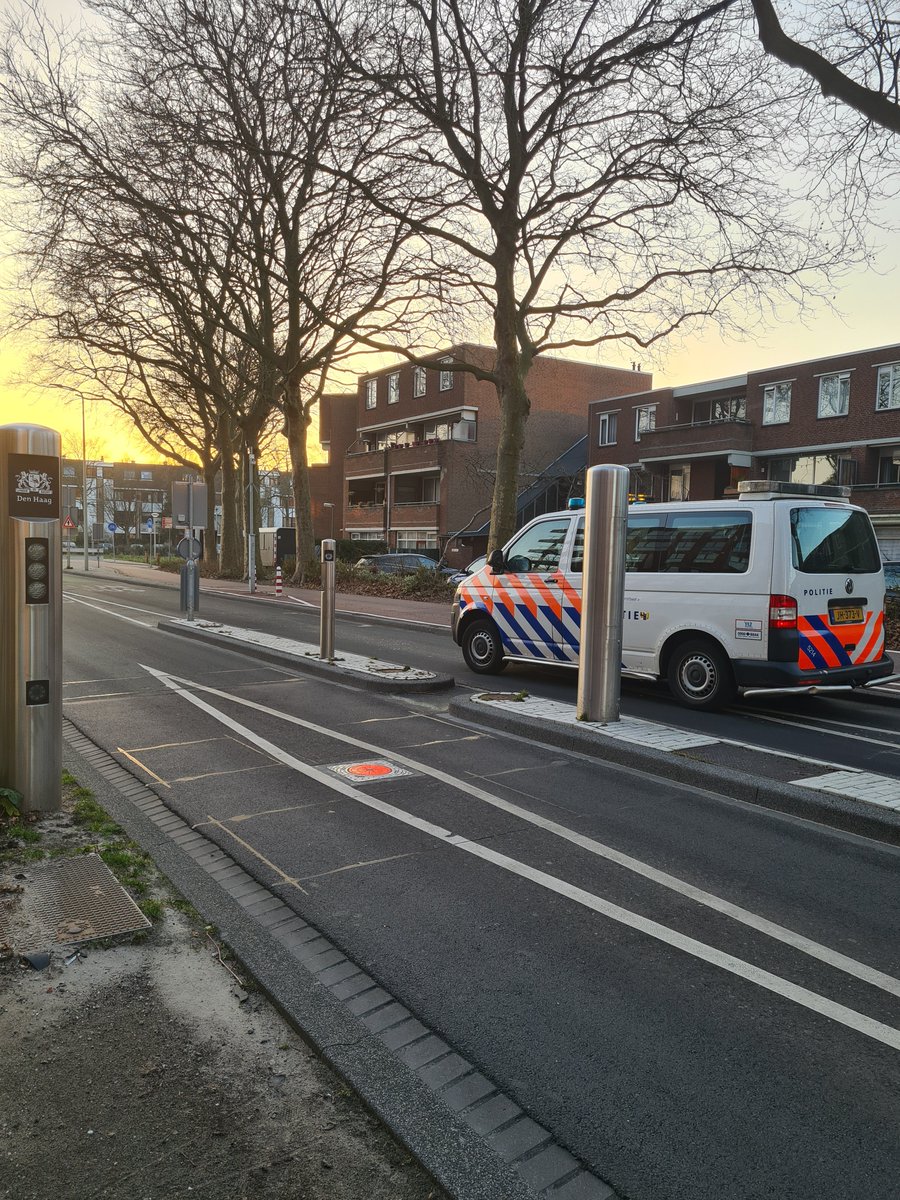 Let op!

De “horror” pollers aan de Escamplaan blijven tot nader orde omlaag staan. Dit betekent niet dat je er doorheen mag rijden want het is een busbaan. Bij een overtreding zal er gehandhaafd worden.

#politie #horrorpoller #denhaag #escamp