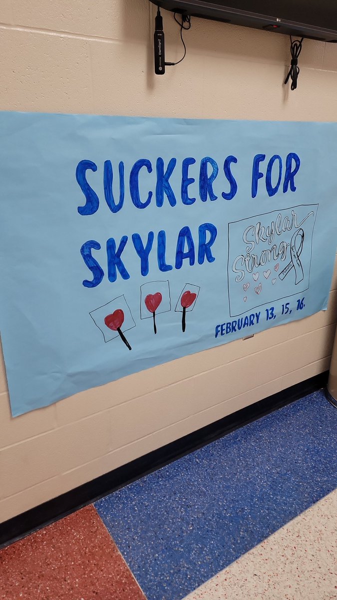 karleykay11's tweet photo. 4th grade is hard at work during their sucker sale for Skylar.  They even had lineup! 💗💙 #phstrong #skylarstrong https://t.co/10dA1tHYGv