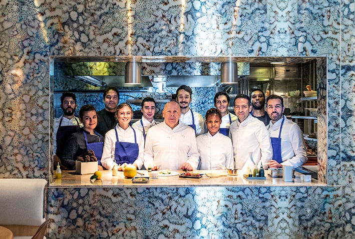 Skelloapp's tweet photo. 18:10 - 🎖 Tout l’honneur est pour nous
👨🍳 Thierry Marx ouvre #ONOR, #restaurant gastronomique avec pour leitmotiv : la réinsertion professionnelle.
🍾 Nos félicitations, et fiers de l’accompagner dans ce beau projet.
💙 ONOR utilise Skello, et ce bleu vous va très bien, chef. https://t.co/z6QRMvtse7