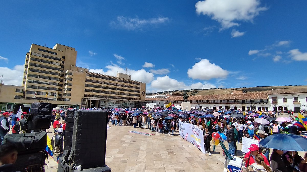 AngelaCardozoS3's tweet photo. @ElRoRodry Desde Tunja Boyacá #ReformarLaSaludEs dignidad, justicia y cambio. https://t.co/jjwlvTGFVa