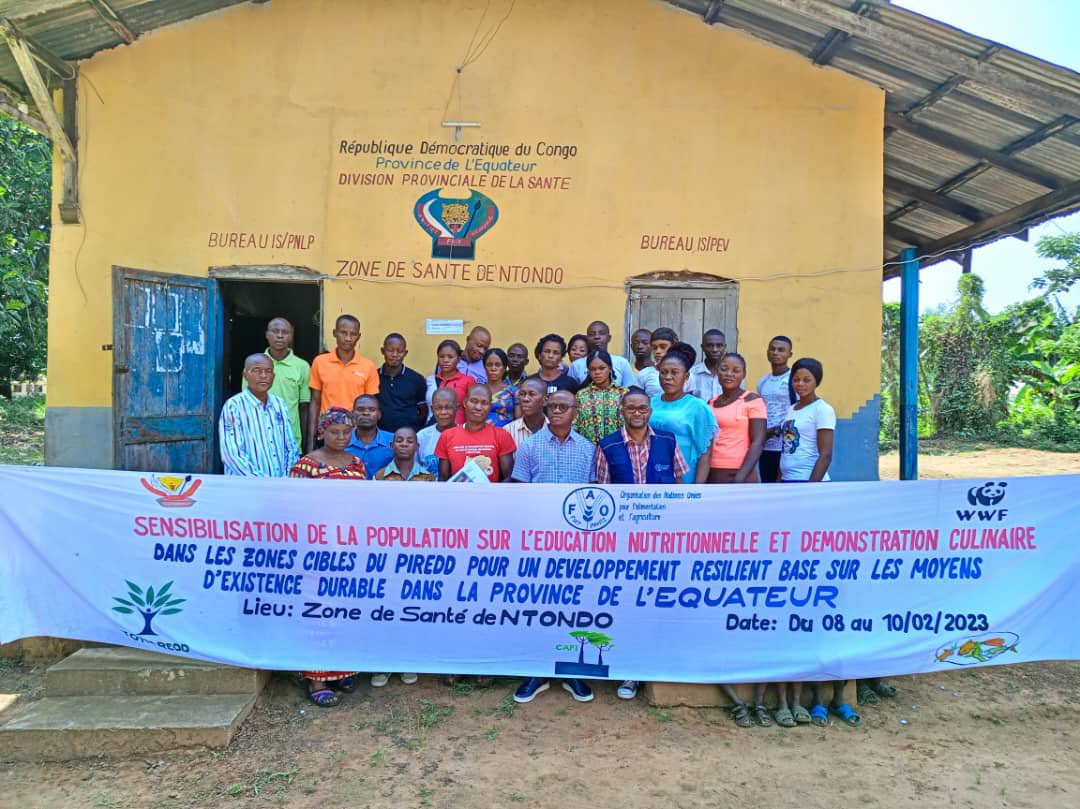 FAORDCongo's tweet photo. 🥙La @FAO a organisé,la première campagne de sensibilisation  sur l'éducation nutritionnelle, avec une démonstration culinaire, de la zone de santé de Ntondo (📍province de l’Equateur).

🔎Prise en charge d’enfants malnutris.

#RDCongo 
#PIREDD https://t.co/l17rK3SMBX