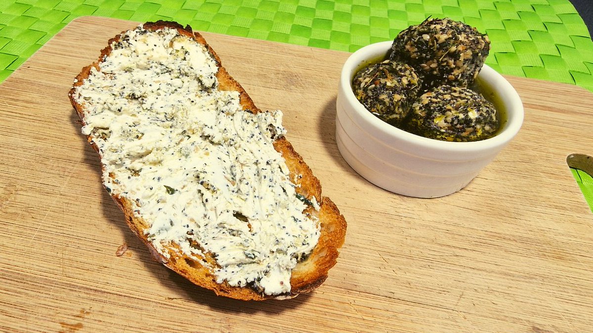 LCaupona's tweet photo. 😋 BOLAS DE QUESO DE YOGUR (LABNEH).
¿Te gusta untar tostadas para el desayuno?

https://t.co/34UYJ4WlWi

#labneh #labnehballs #labnehcheese #labnehlove #labnehrecipe #yogur #yogurt #yogurgriego #aperitivos #desayuno #desayunos #desayunosaludable #tostadas #lacaupona https://t.co/iUGludZeoH