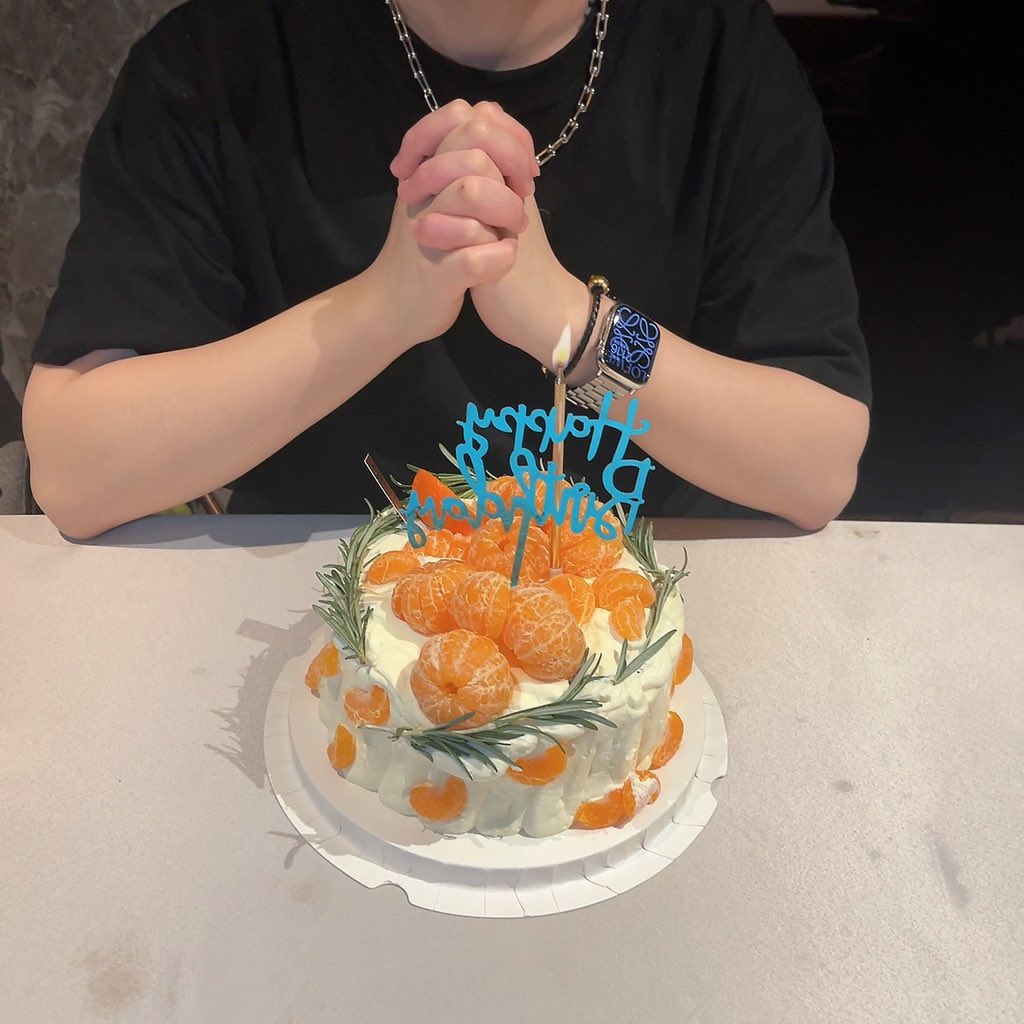 Fflower0214's tweet photo. ㊗️ 自己生日快乐🎁 25啦～ https://t.co/fxEryd6Nti