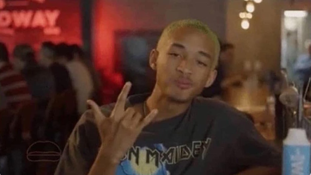 pyperxox's tweet image. when ur mom is explaining to the family all ur bad choices and ur just standing there like: