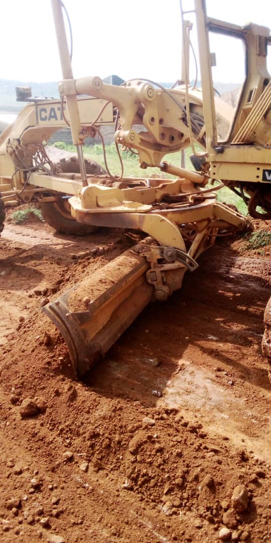 NyamataBugesera's tweet photo. Mu Murenge wa Nyamata twakurikiranye,Ikorwa ry'Umuhanda wo muri Quartier bigizwemo uruhare n'Abaturage batuye mw'Isibo y 3 yitwa #Urugero m Kagari ka #Nyamataville, Umudgdu wa Rwakibirizi I, aho bunganira Leta mu gufatata neza Ibikorwa Remezo kandi babishimiwe,ibikorwa birakomeje https://t.co/us14ArqNS9
