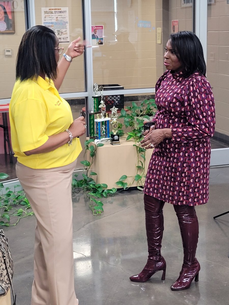 WestEndAcadBham's tweet photo. @WestEndAcadBham we are hosting our 2nd Annual, “Men Can Read Too”- we had @WBRCnews Sarah Verser to visit with us to capture the moment for TV! #BCSstrong #weaRockets @ChandraBlackmo8 @DrMarkSullivan @BhamCitySchools @4newzscoop https://t.co/usD5Czhunm