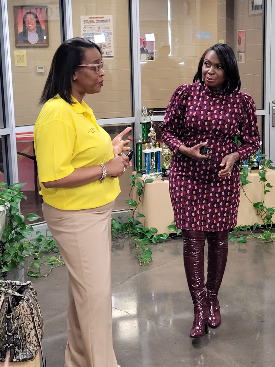 WestEndAcadBham's tweet photo. @WestEndAcadBham we are hosting our 2nd Annual, “Men Can Read Too”- we had @WBRCnews Sarah Verser to visit with us to capture the moment for TV! #BCSstrong #weaRockets @ChandraBlackmo8 @DrMarkSullivan @BhamCitySchools @4newzscoop https://t.co/usD5Czhunm